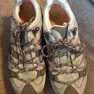 Women’s Merrel shoe